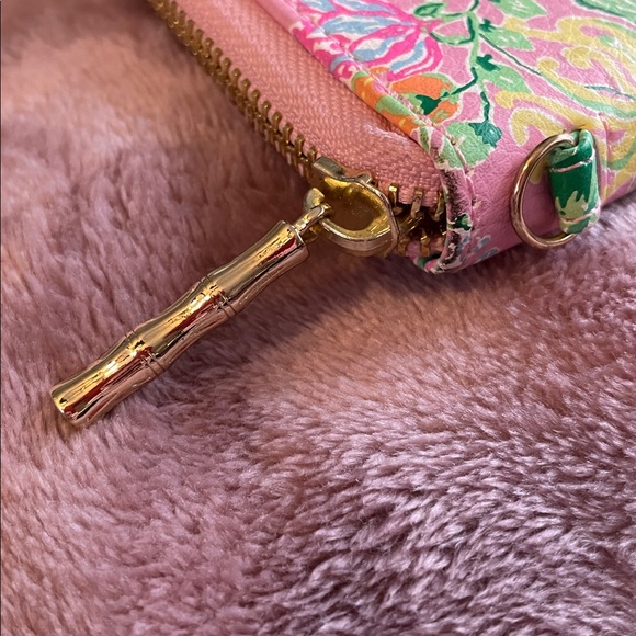 Lilly Pulitzer Passport Travel Credit cared holder Wallet in Chick Magnet Pink - Picture 3 of 9